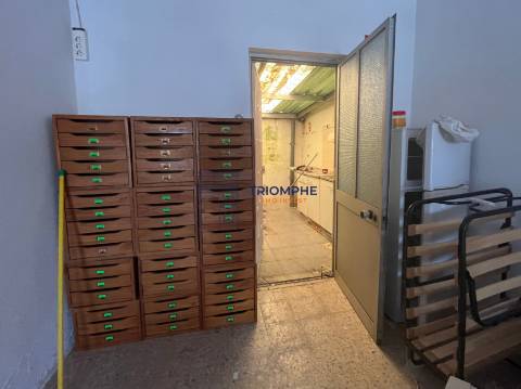 Espaço Comercial de 60 m² - Moninhos, Loures