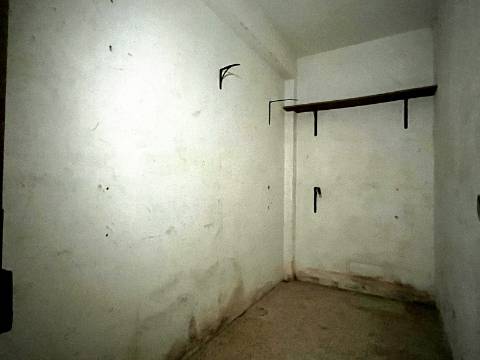 Apartamento T2 em Oeiras | Totalmente remodelado + Varanda