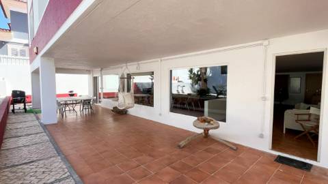 Moradia com 3 Suítes, Piscina e Cave em Azeitão