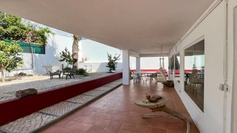 Moradia com 3 Suítes, Piscina e Cave em Azeitão