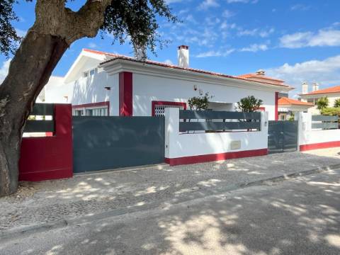 Moradia com 3 Suítes, Piscina e Cave em Azeitão