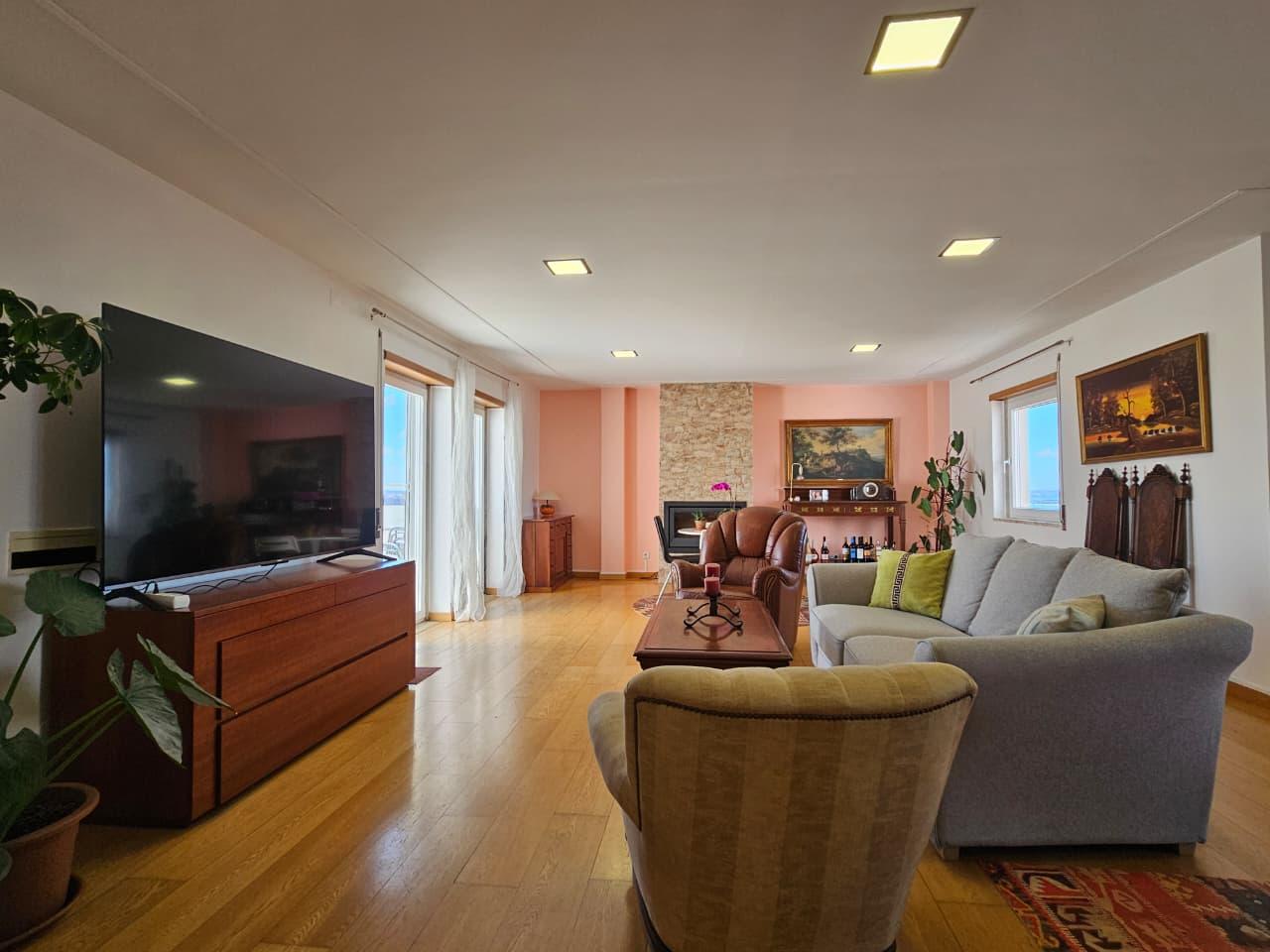 Penthouse Duplex Exclusiva T3 sendo 2 suítes em Avenida Bocage Barreiro, com Vista Panorâmica Lisboa e Rio Tejo.