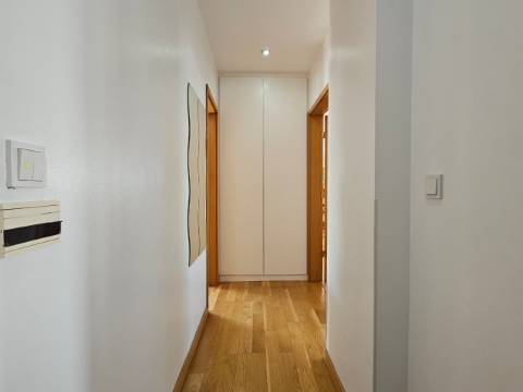 Penthouse Duplex Exclusiva T3 sendo 2 suítes em Avenida Bocage Barreiro, com Vista Panorâmica Lisboa e Rio Tejo.