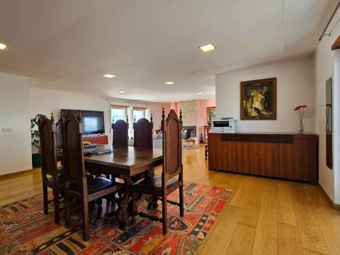 Penthouse Duplex Exclusiva T3 sendo 2 suítes em Avenida Bocage Barreiro, com Vista Panorâmica Lisboa e Rio Tejo.