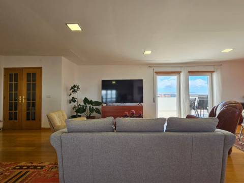 Penthouse Duplex Exclusiva T3 sendo 2 suítes em Avenida Bocage Barreiro, com Vista Panorâmica Lisboa e Rio Tejo.