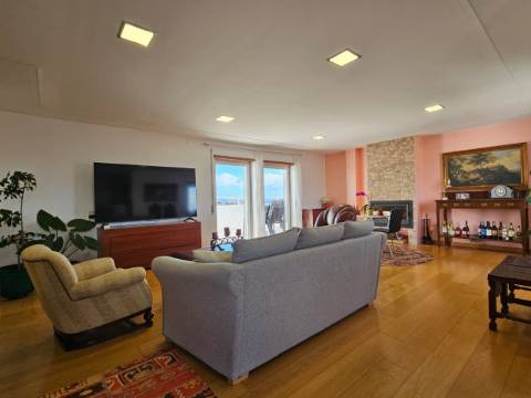 Penthouse Duplex Exclusiva T3 sendo 2 suítes em Avenida Bocage Barreiro, com Vista Panorâmica Lisboa e Rio Tejo.