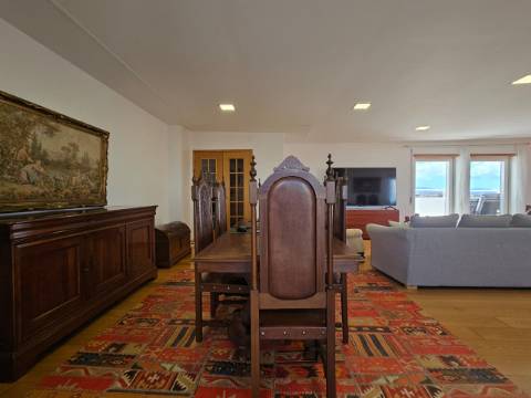 Penthouse Duplex Exclusiva T3 sendo 2 suítes em Avenida Bocage Barreiro, com Vista Panorâmica Lisboa e Rio Tejo.