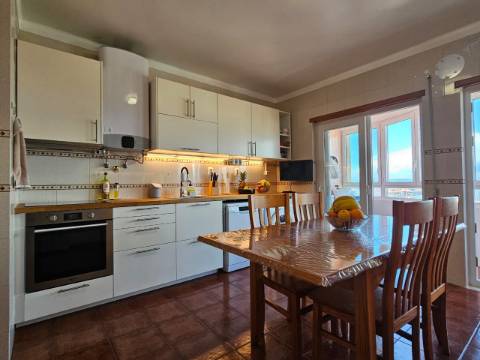 Penthouse Duplex Exclusiva T3 sendo 2 suítes em Avenida Bocage Barreiro, com Vista Panorâmica Lisboa e Rio Tejo.