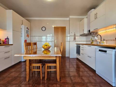 Penthouse Duplex Exclusiva T3 sendo 2 suítes em Avenida Bocage Barreiro, com Vista Panorâmica Lisboa e Rio Tejo.