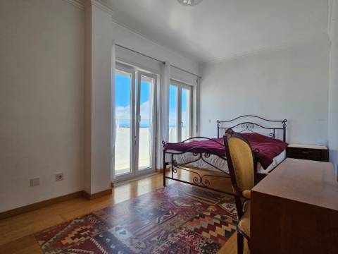 Penthouse Duplex Exclusiva T3 sendo 2 suítes em Avenida Bocage Barreiro, com Vista Panorâmica Lisboa e Rio Tejo.