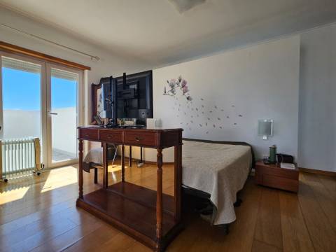 Penthouse Duplex Exclusiva T3 sendo 2 suítes em Avenida Bocage Barreiro, com Vista Panorâmica Lisboa e Rio Tejo.