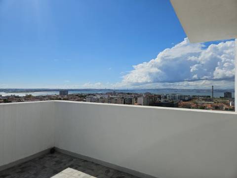Penthouse Duplex Exclusiva T3 sendo 2 suítes em Avenida Bocage Barreiro, com Vista Panorâmica Lisboa e Rio Tejo.