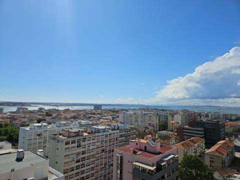 Penthouse Duplex Exclusiva T3 sendo 2 suítes em Avenida Bocage Barreiro, com Vista Panorâmica Lisboa e Rio Tejo.