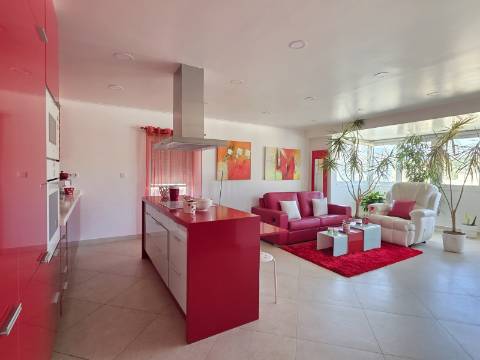 Apartamento T2 com Vista Panorâmica | Costa da Caparica