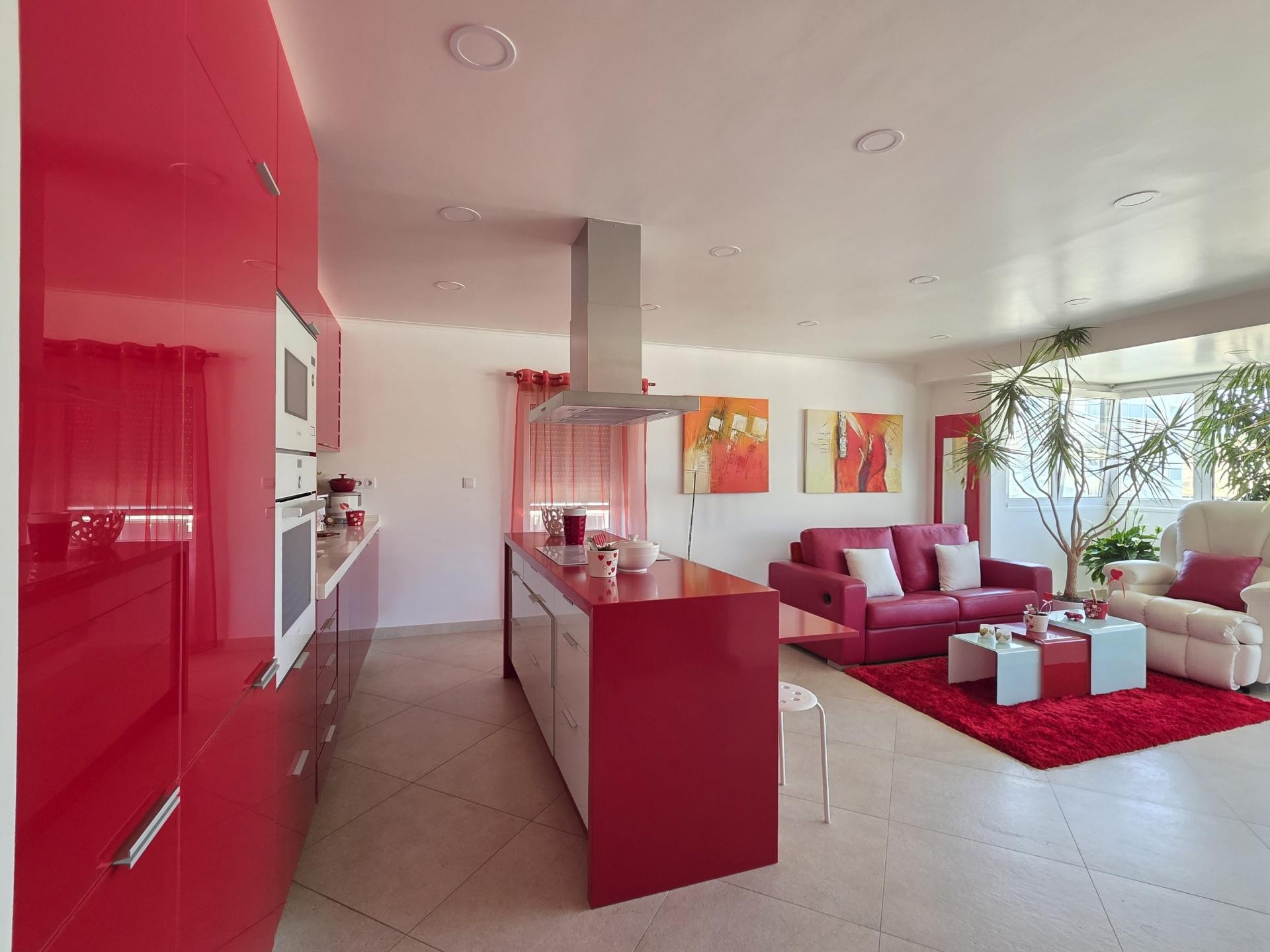 Apartamento T2 com Vista Panorâmica | Costa da Caparica