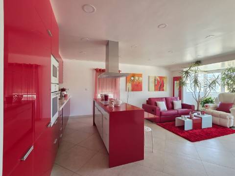 Apartamento T2 com Vista Panorâmica | Costa da Caparica