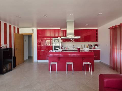 Apartamento T2 com Vista Panorâmica | Costa da Caparica