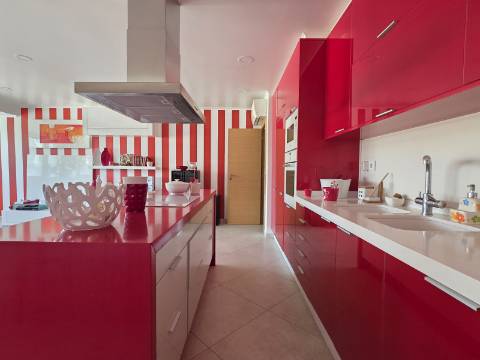 Apartamento T2 com Vista Panorâmica | Costa da Caparica