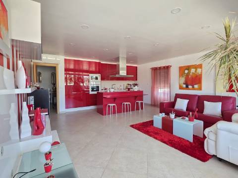 Apartamento T2 com Vista Panorâmica | Costa da Caparica