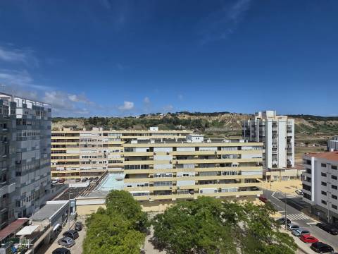 Apartamento T2 com Vista Panorâmica | Costa da Caparica