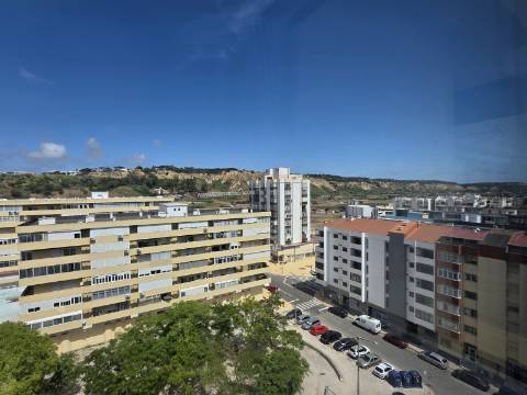Apartamento T2 com Vista Panorâmica | Costa da Caparica