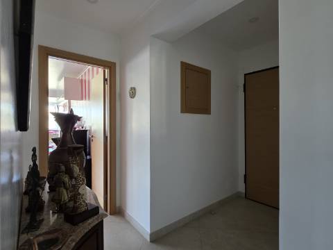 Apartamento T2 com Vista Panorâmica | Costa da Caparica
