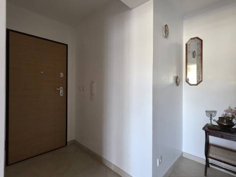Apartamento T2 com Vista Panorâmica | Costa da Caparica