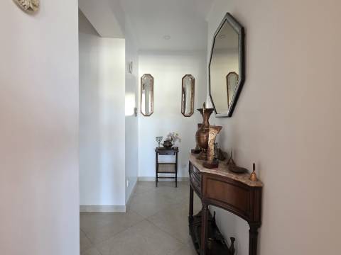 Apartamento T2 com Vista Panorâmica | Costa da Caparica