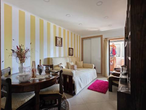 Apartamento T2 com Vista Panorâmica | Costa da Caparica
