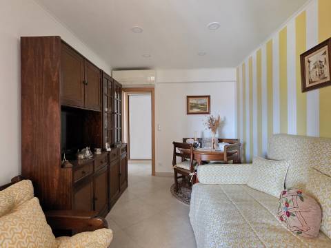 Apartamento T2 com Vista Panorâmica | Costa da Caparica