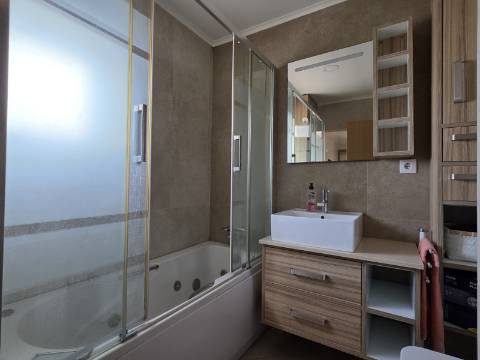 Apartamento T2 com Vista Panorâmica | Costa da Caparica