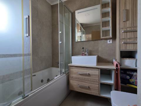 Apartamento T2 com Vista Panorâmica | Costa da Caparica