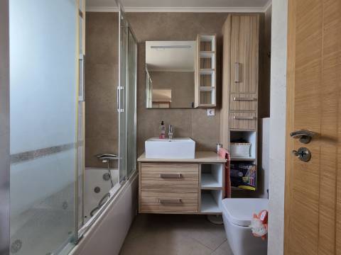 Apartamento T2 com Vista Panorâmica | Costa da Caparica