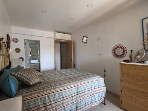 Apartamento T2 com Vista Panorâmica | Costa da Caparica