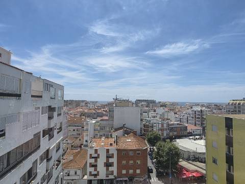 Apartamento T2 com Vista Panorâmica | Costa da Caparica