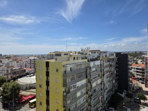 Apartamento T2 com Vista Panorâmica | Costa da Caparica