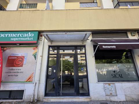 Apartamento T2 com Vista Panorâmica | Costa da Caparica