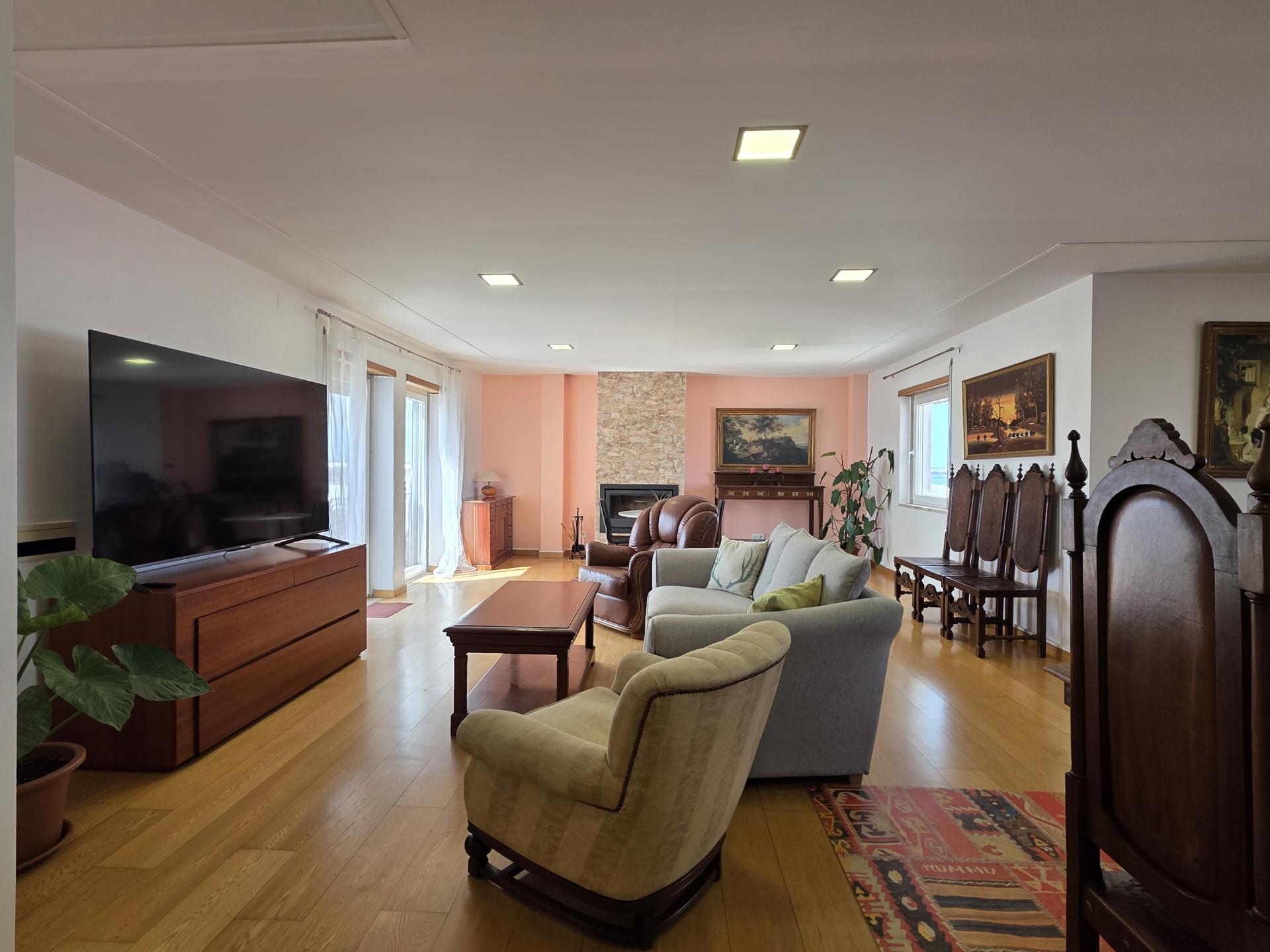 Penthouse Duplex Exclusiva, T3 sendo 2 suítes em Avenida Bocage no Barreiro, com Vista Panorâmica Lisboa e Rio Tejo..
