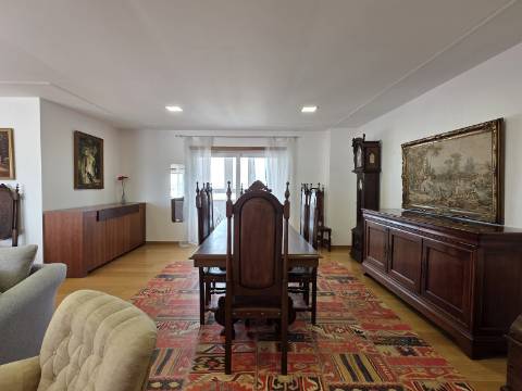Penthouse Duplex Exclusiva, T3 sendo 2 suítes em Avenida Bocage no Barreiro, com Vista Panorâmica Lisboa e Rio Tejo..