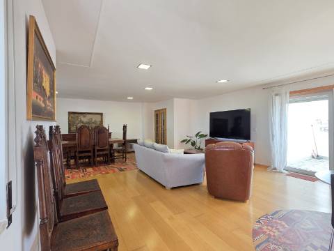 Penthouse Duplex Exclusiva, T3 sendo 2 suítes em Avenida Bocage no Barreiro, com Vista Panorâmica Lisboa e Rio Tejo..