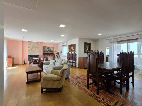 Penthouse Duplex Exclusiva, T3 sendo 2 suítes em Avenida Bocage no Barreiro, com Vista Panorâmica Lisboa e Rio Tejo..