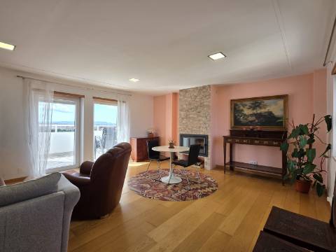 Penthouse Duplex Exclusiva, T3 sendo 2 suítes em Avenida Bocage no Barreiro, com Vista Panorâmica Lisboa e Rio Tejo..