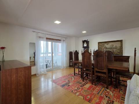 Penthouse Duplex Exclusiva, T3 sendo 2 suítes em Avenida Bocage no Barreiro, com Vista Panorâmica Lisboa e Rio Tejo..