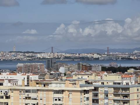 Penthouse Duplex Exclusiva, T3 sendo 2 suítes em Avenida Bocage no Barreiro, com Vista Panorâmica Lisboa e Rio Tejo..