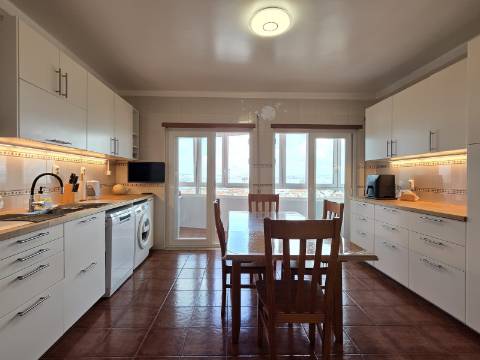 Penthouse Duplex Exclusiva, T3 sendo 2 suítes em Avenida Bocage no Barreiro, com Vista Panorâmica Lisboa e Rio Tejo..