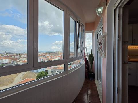 Penthouse Duplex Exclusiva, T3 sendo 2 suítes em Avenida Bocage no Barreiro, com Vista Panorâmica Lisboa e Rio Tejo..