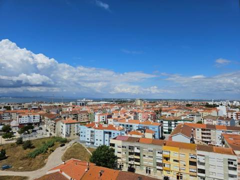 Penthouse Duplex Exclusiva, T3 sendo 2 suítes em Avenida Bocage no Barreiro, com Vista Panorâmica Lisboa e Rio Tejo..
