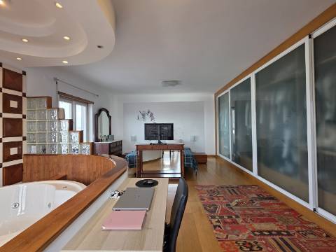 Penthouse Duplex Exclusiva, T3 sendo 2 suítes em Avenida Bocage no Barreiro, com Vista Panorâmica Lisboa e Rio Tejo..