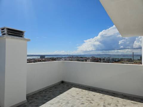 Penthouse Duplex Exclusiva, T3 sendo 2 suítes em Avenida Bocage no Barreiro, com Vista Panorâmica Lisboa e Rio Tejo..