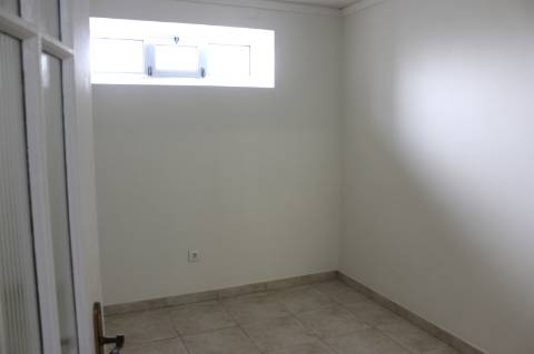 Espaço Comercial com Habitação